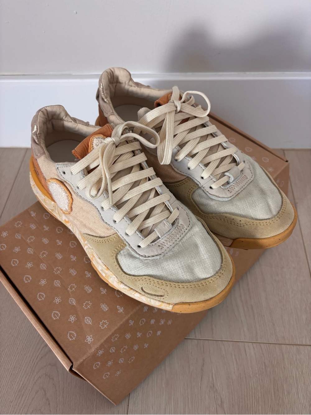 Satorisan Casual Lace-Up Sneakers in Beige and Tan Women’s Sz 38